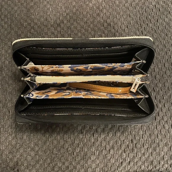 GUESS WALLET - Picture 3 of 4